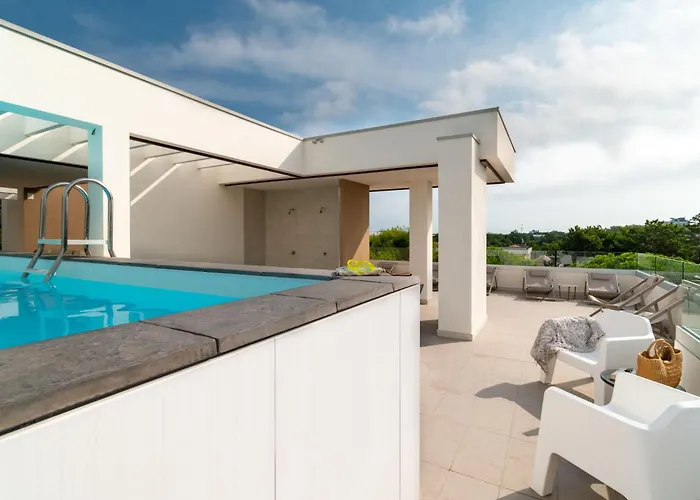 Iris Suite-3 By Interhome * ביביונה