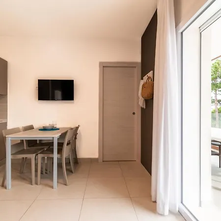 Iris Suite-3 By Interhome * Μπιμπιόνε