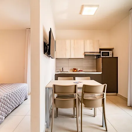 Iris Suite-3 By Interhome