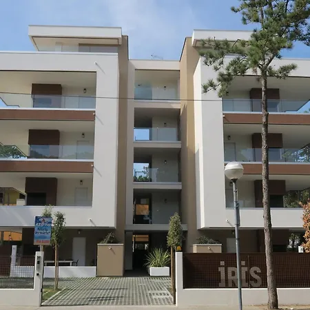 Iris Suite-3 By Interhome Μπιμπιόνε